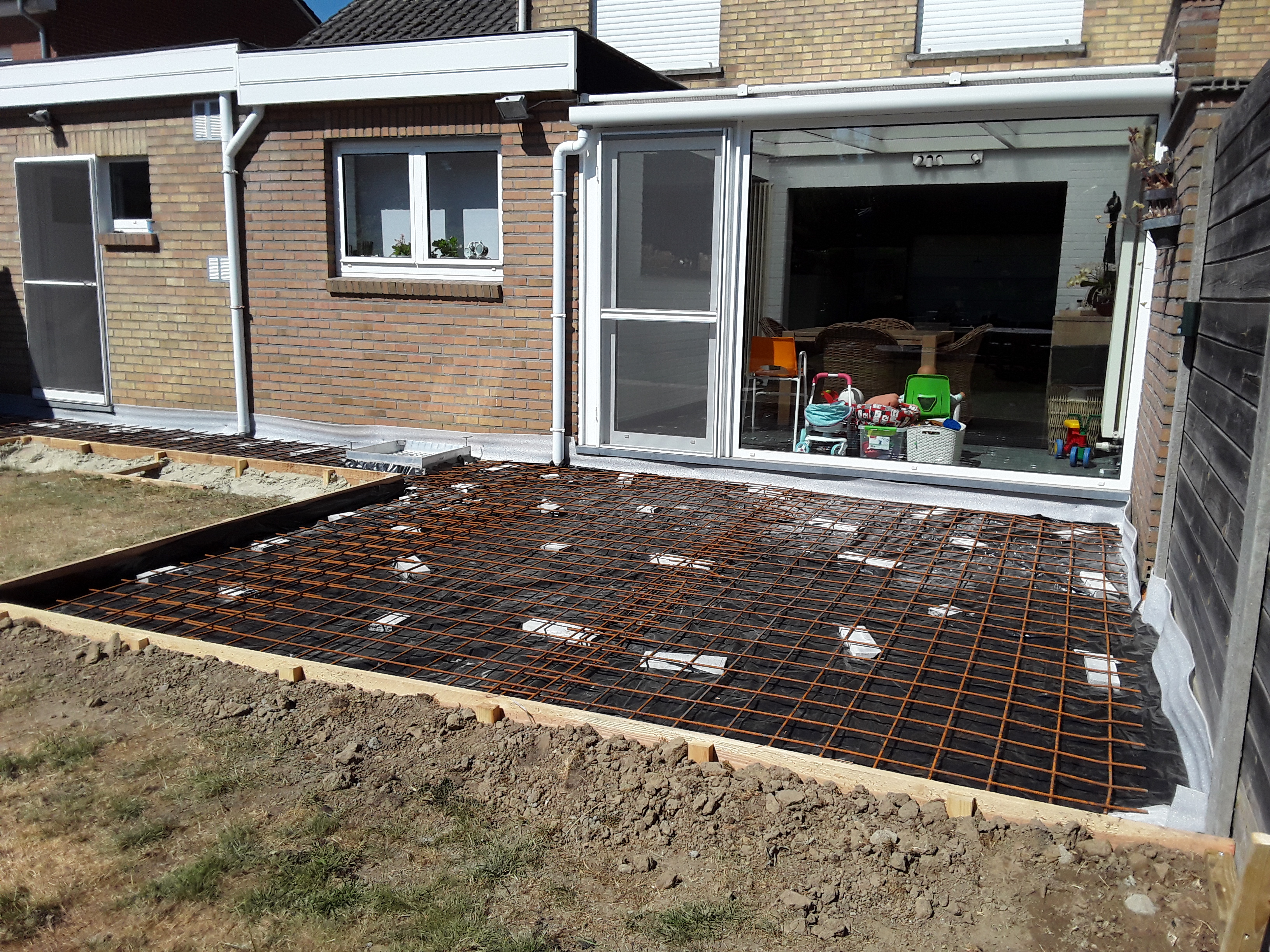 aanleg terras  beton