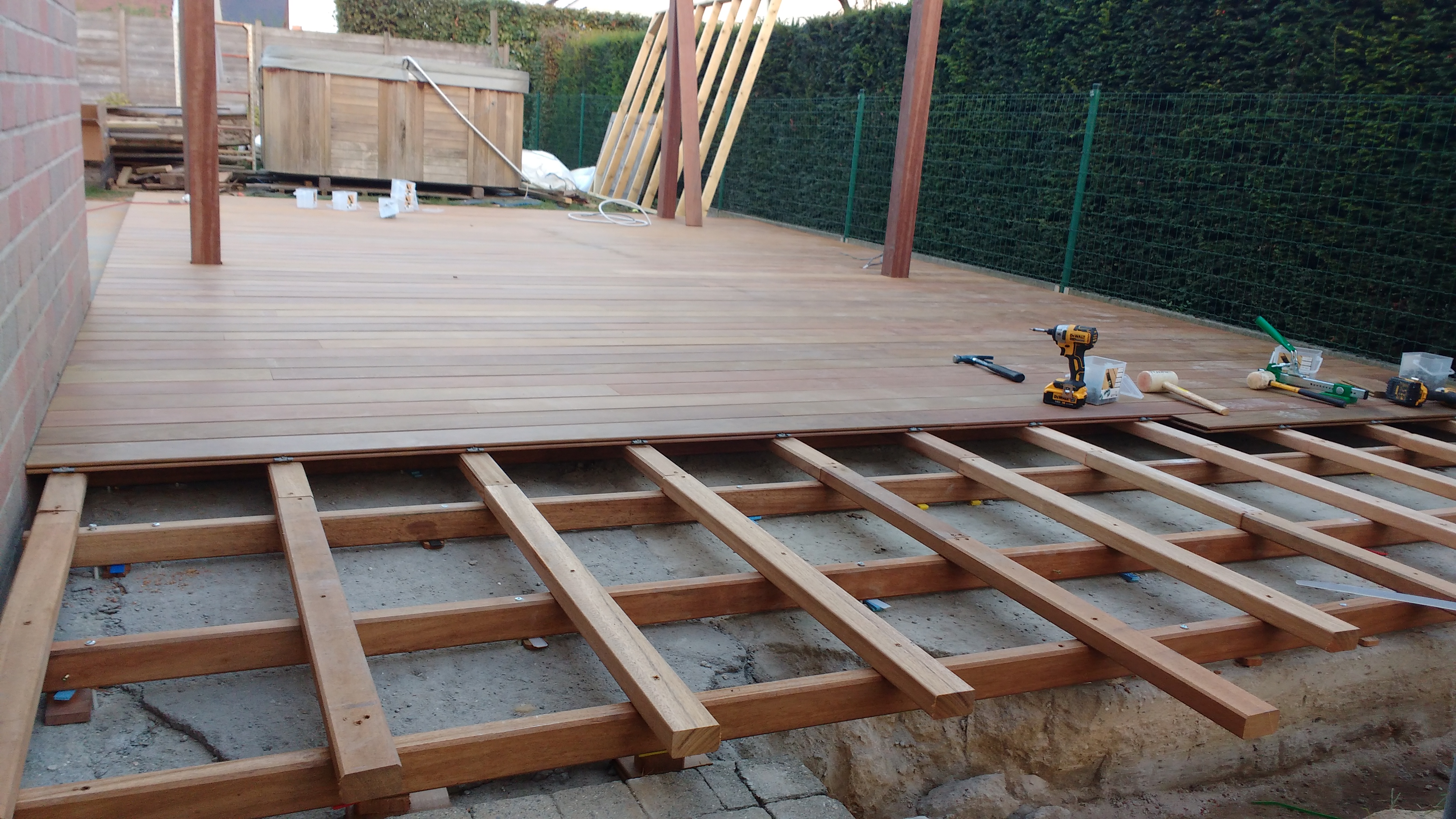 houten terras aanleg tuin 